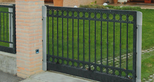 Gate with safey edges Sliding gate with safety edges
